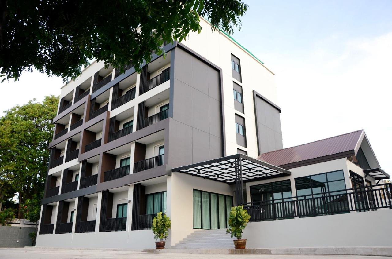 Re Riva Apartment Bangkok Exterior photo
